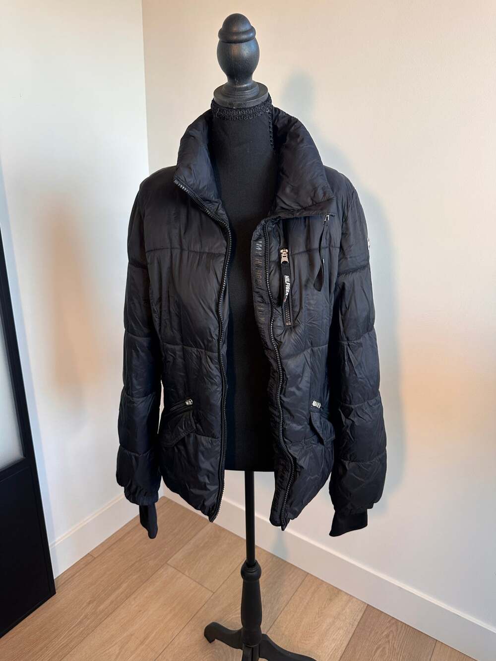 Tommy Hilfiger Black Women's Puffy Jacket Medium